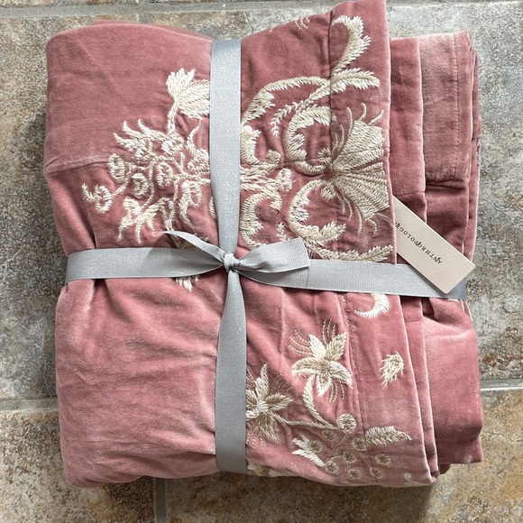 Anthropologie Harlowe Embroidered Velvet Curtain 50 x 84 NWT - Picture 5 of 12